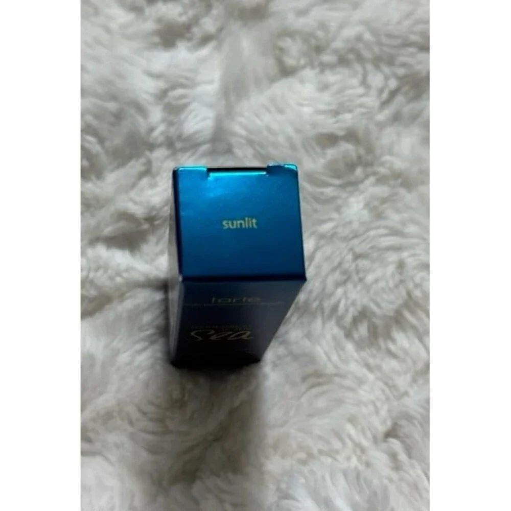 Rainforest of the Sea lipstick Sunlit